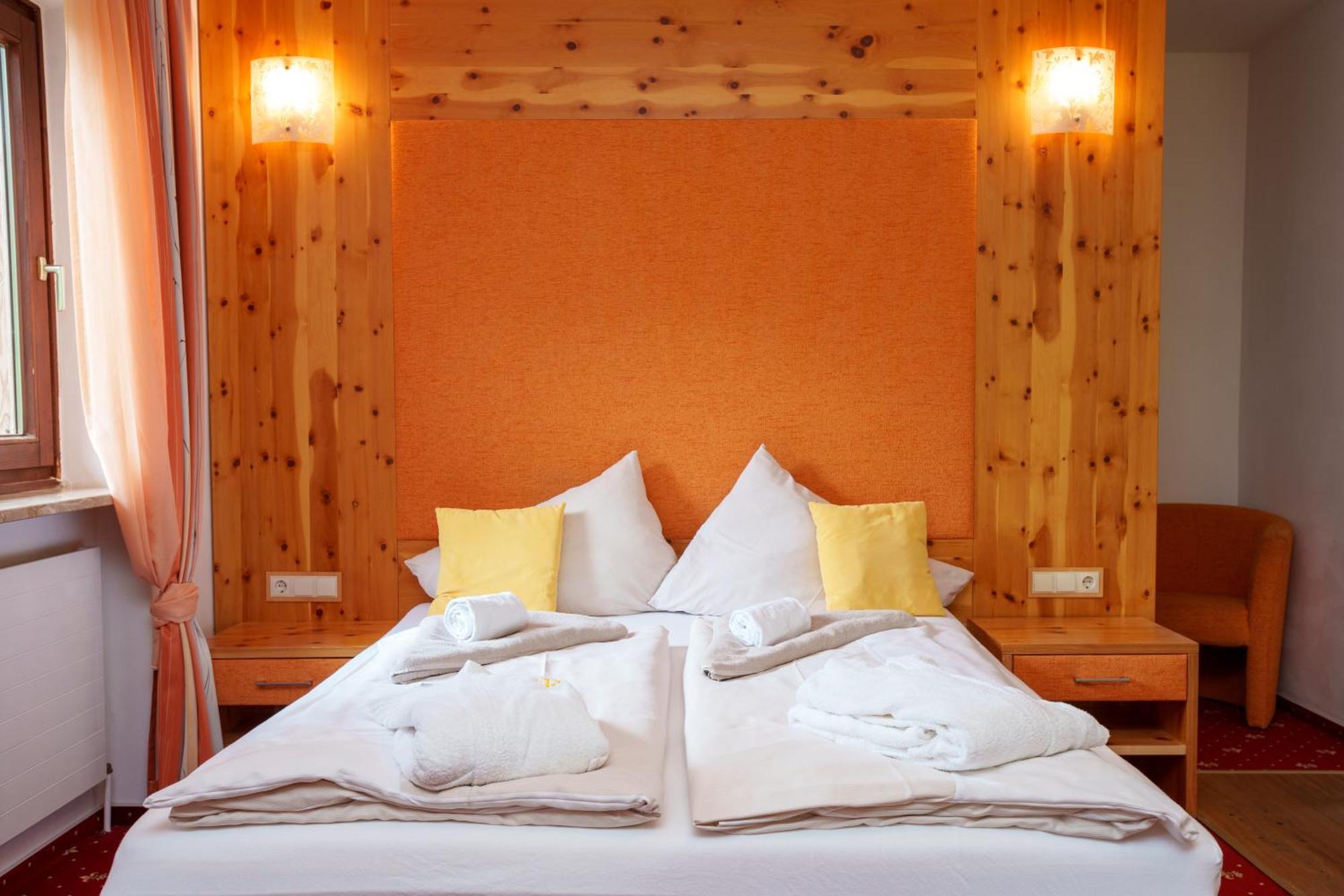 Hotel Kuenstleralm Kaprun Exterior photo