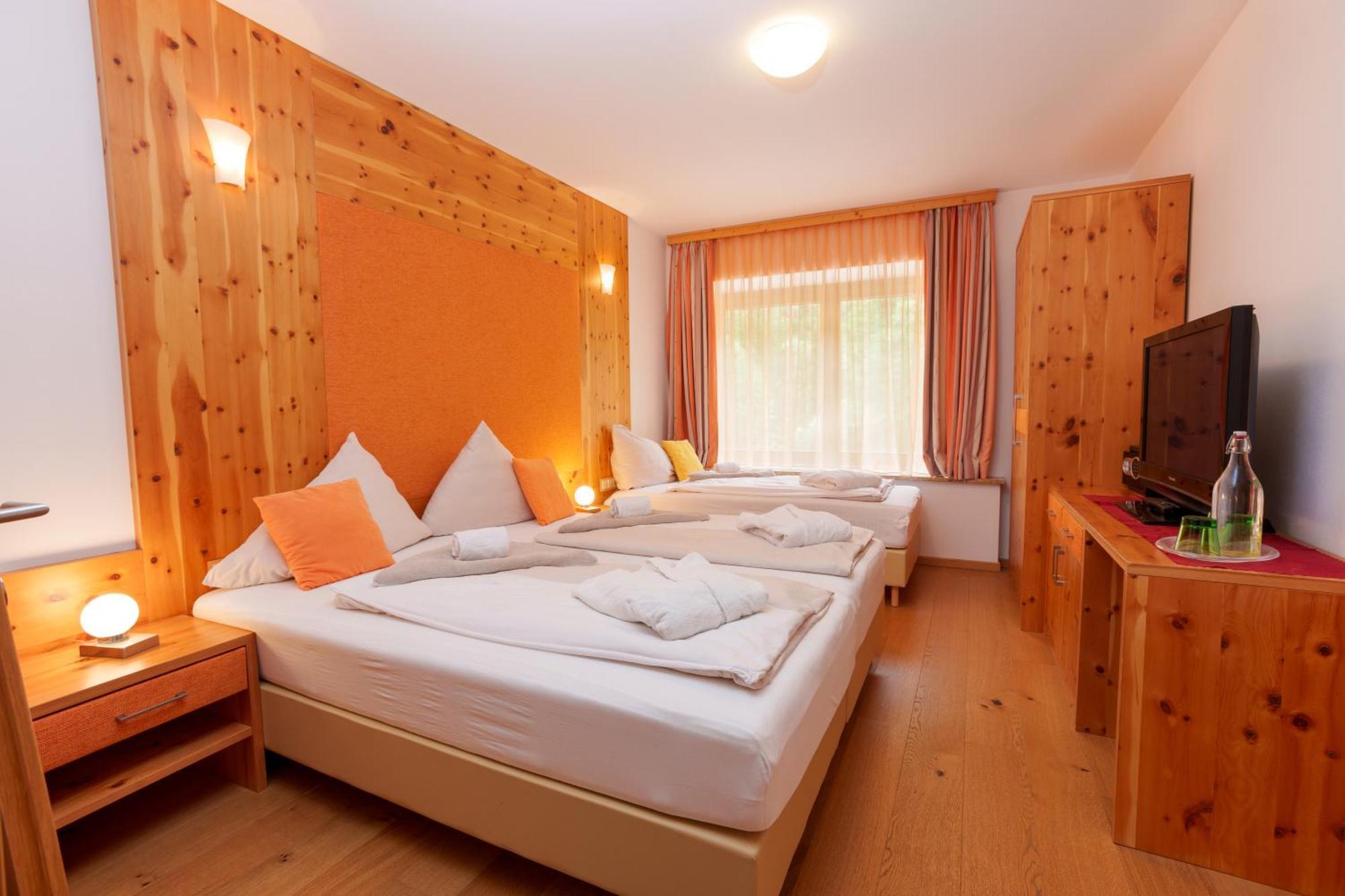 Hotel Kuenstleralm Kaprun Exterior photo