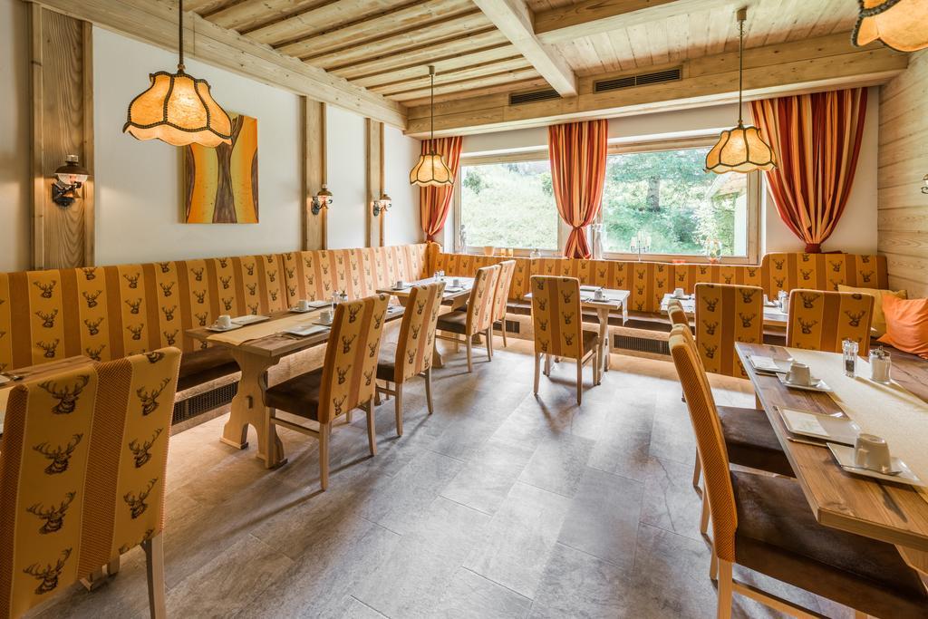 Hotel Kuenstleralm Kaprun Exterior photo