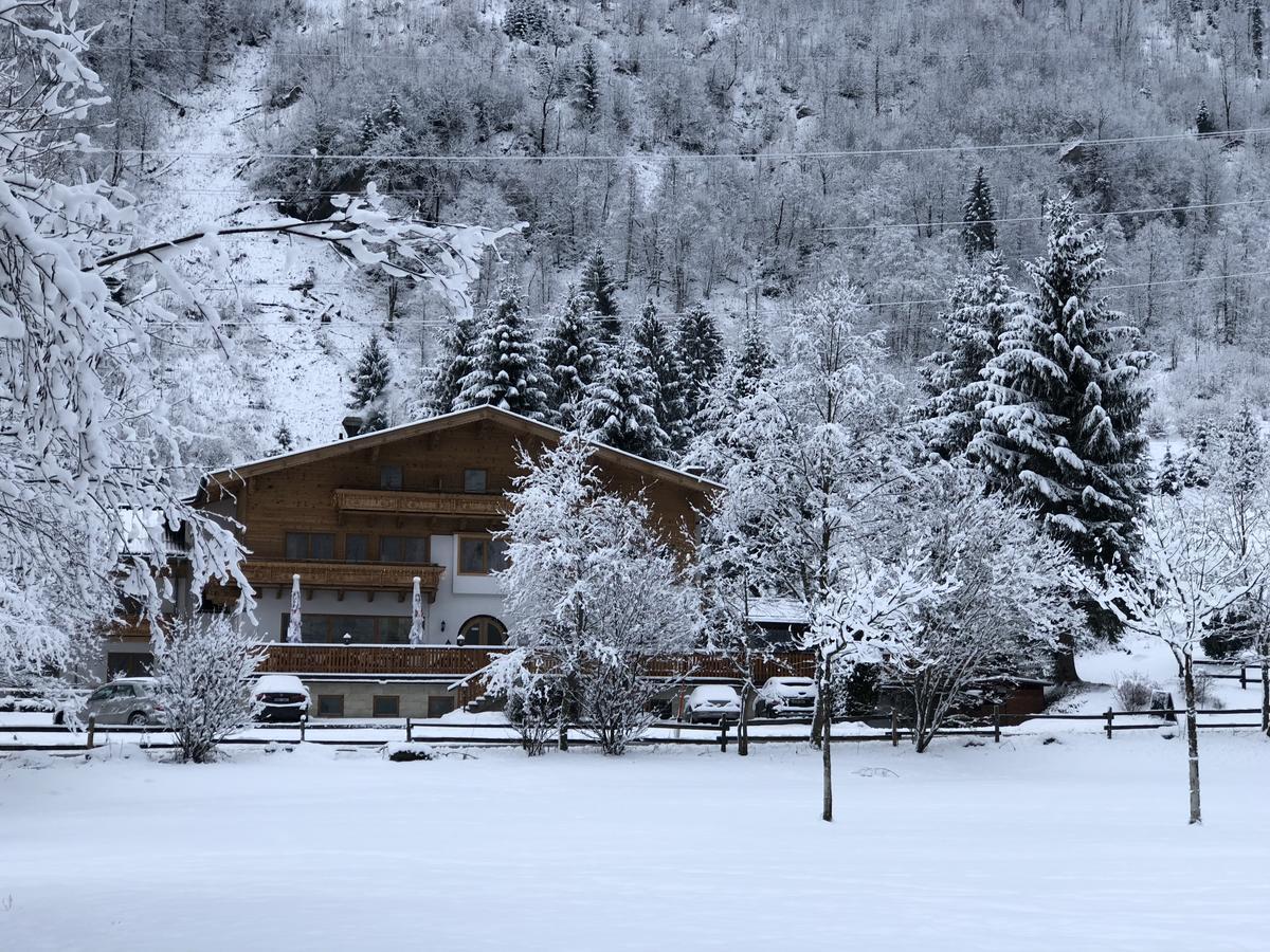 Hotel Kuenstleralm Kaprun Exterior photo